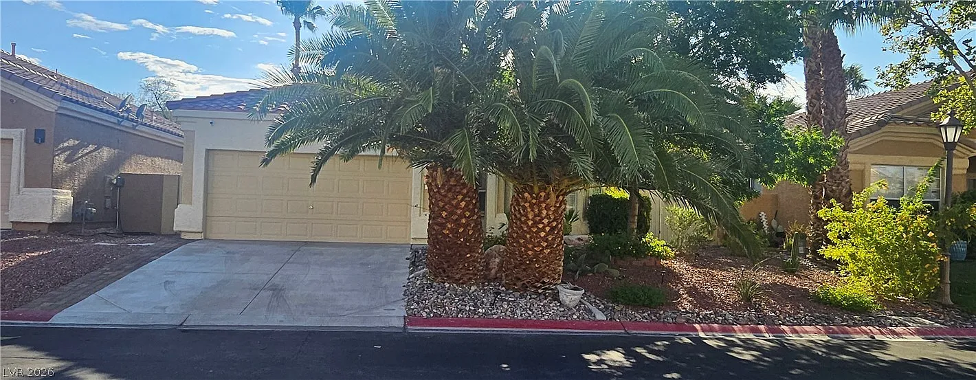 3 bed, 2.0 bath, 1664 sqft, $2,345 — Photo 2