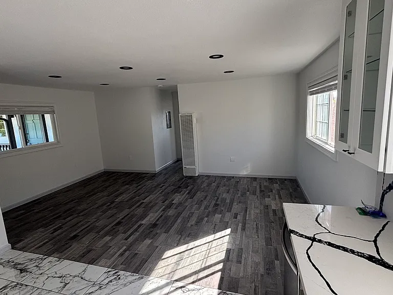 1035 Adams St #4 — Photo 5