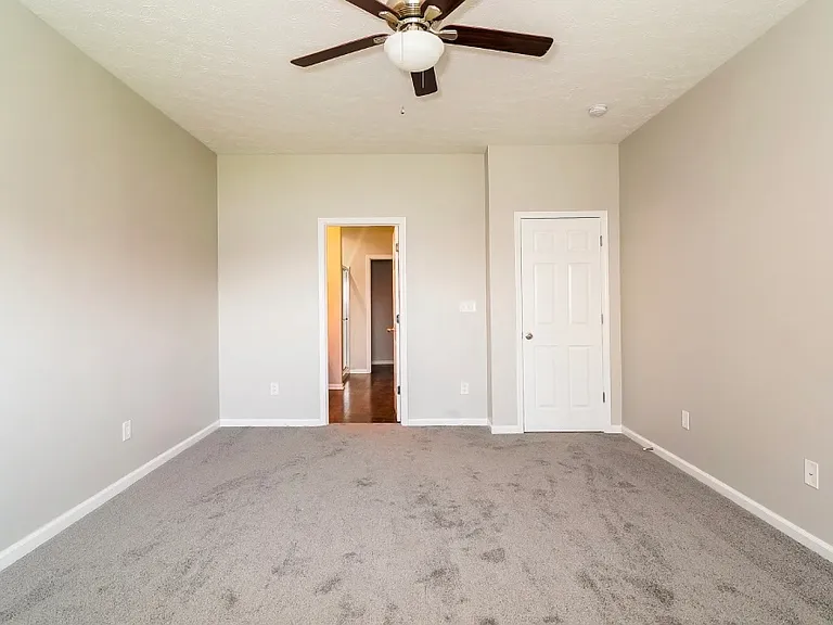 823 Fieldstone Dr — Photo 9