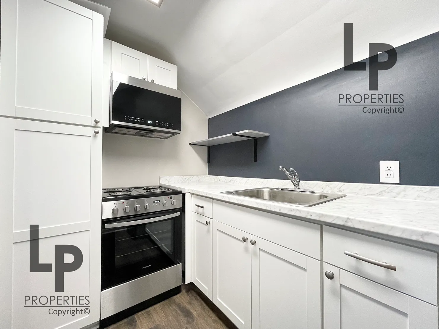 140 Cochran Rd — Photo 1