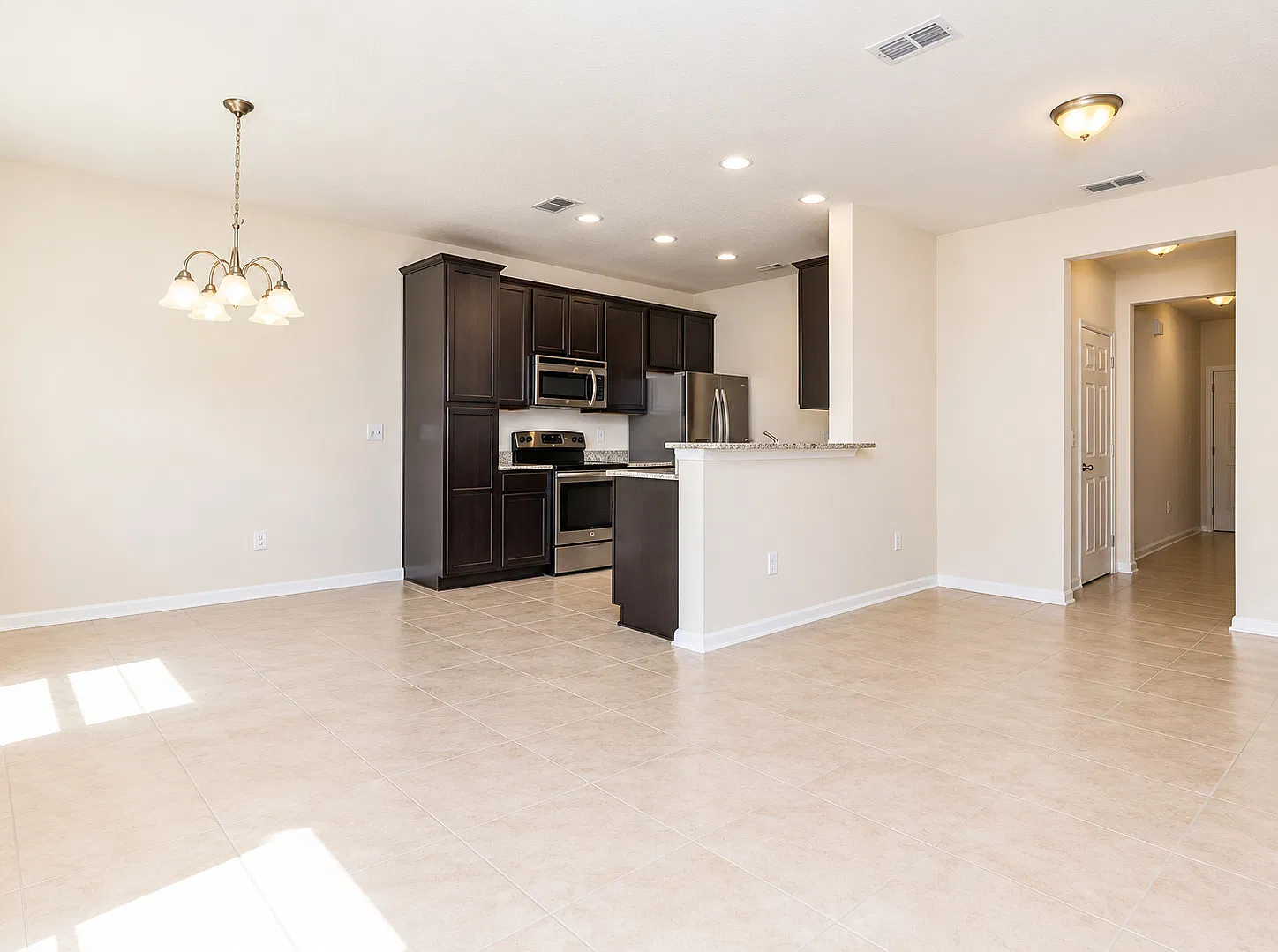 2 bed, 2.5 bath, 1384 sqft, $1,675 — Photo 3