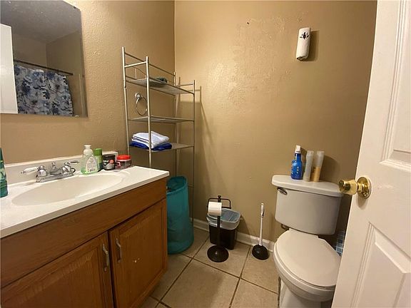 5th image of 7725-27 Dorsett Dr