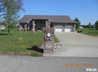 1009 W Naples Dr, Herrin, IL 62948