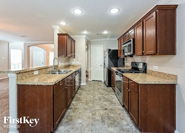 2919 Chaplin Place Dr — Photo 8