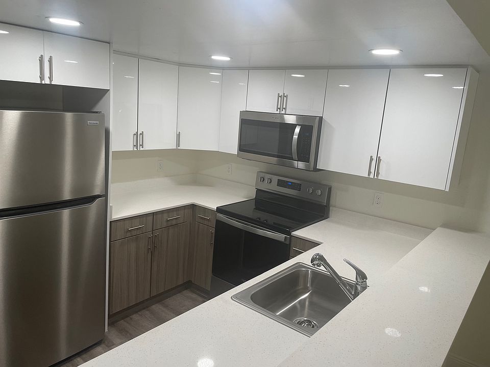 1st image of 19377 NE 10th Ave #205