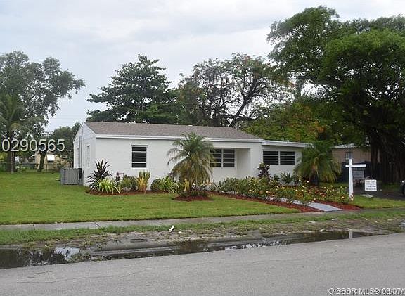 3rd image of 1050 NE 140th St