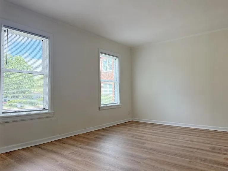 1510 SE Riverside Dr #B3 — Photo 2