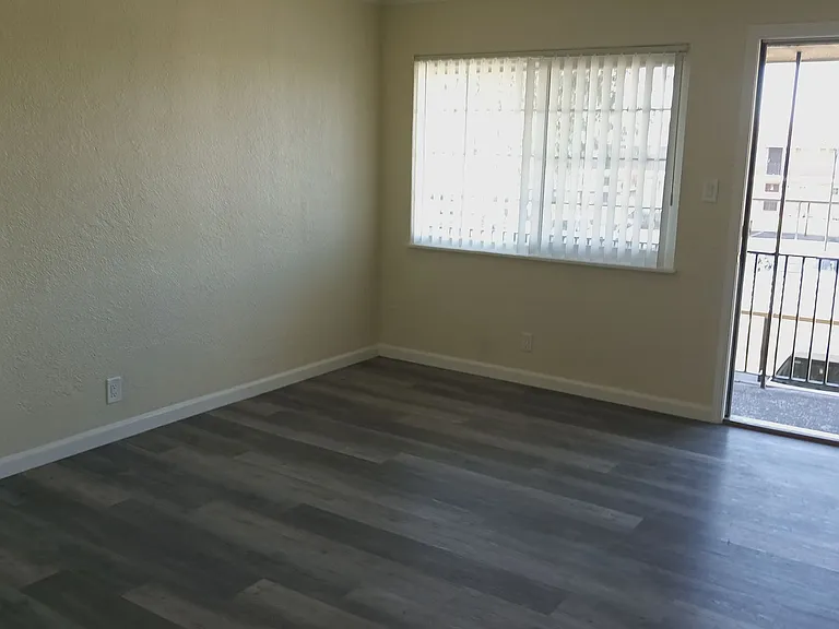 2507 Edison Ave #11 — Photo 3