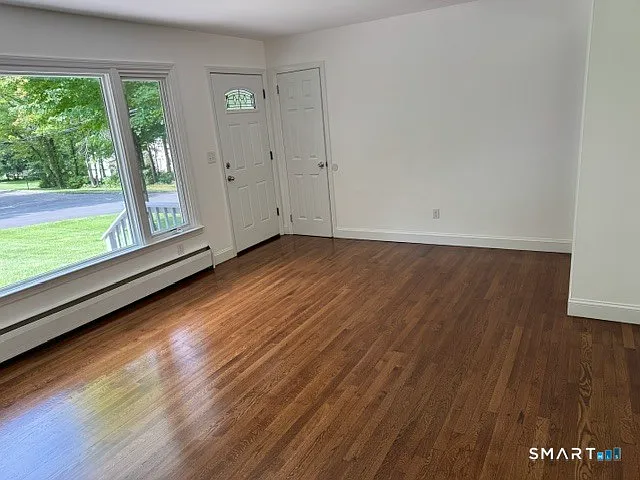 3 bed, 2.5 bath, 2197 sqft, $4,200 — Photo 3