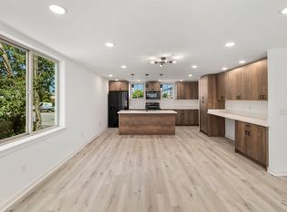 10001 17th Ave SW #3, Seattle, WA 98146