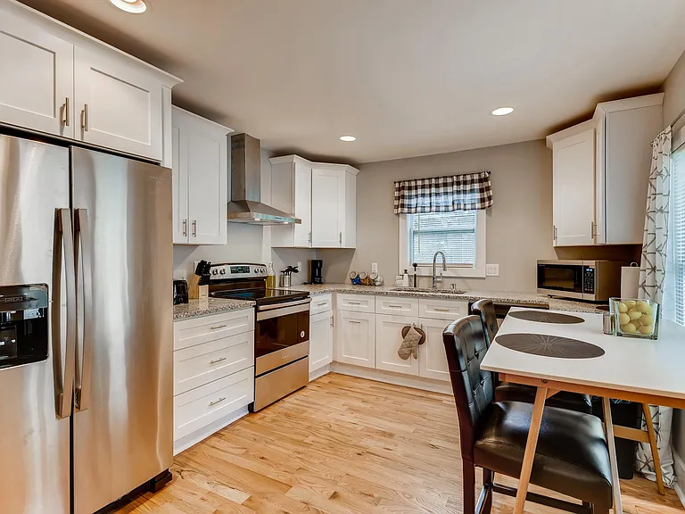 1089 McDaniel St SW — Photo 3