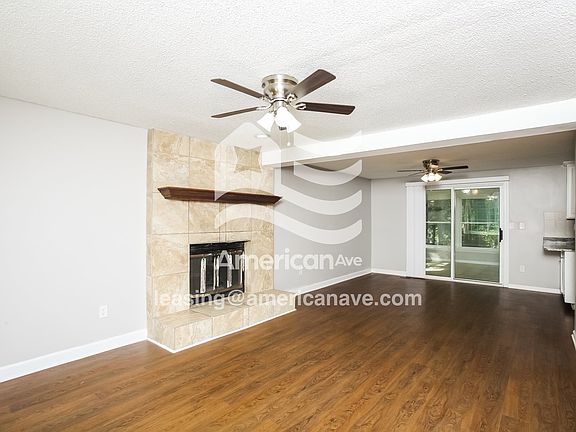 1733_002_living_room_3.jpg