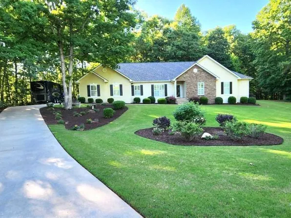 135 Planters Ridge Dr, Lagrange, GA 30240