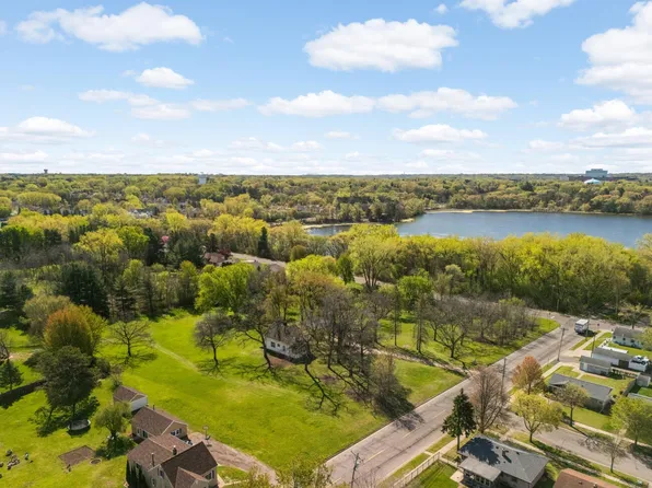 1240 McKnight Rd N, Maplewood, MN 55119