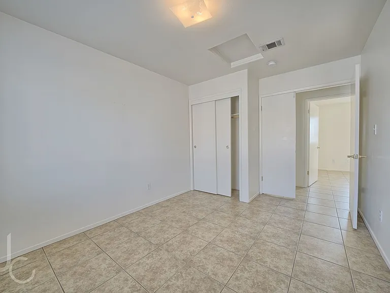 1206 Reddick Ln — Photo 6