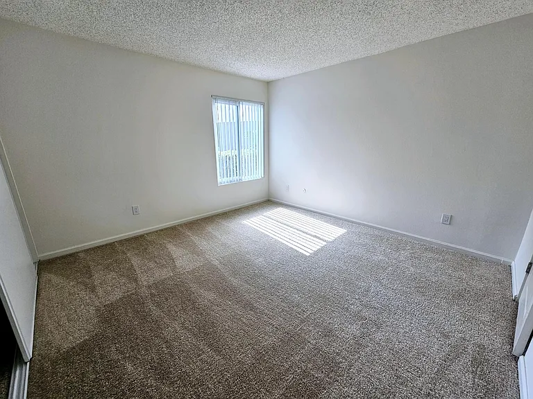 1BR, 1BA-707SF