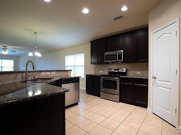 4th image of 1426 Castle Creek Dr