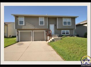 7111 SW 18th St, Topeka, KS 66615