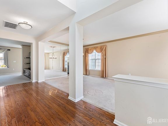 4th image of 255 Springmeadow Way