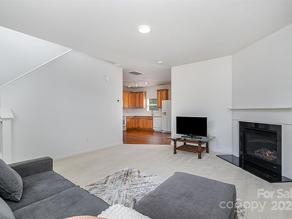5th image of 2018 Savannah Hills Dr