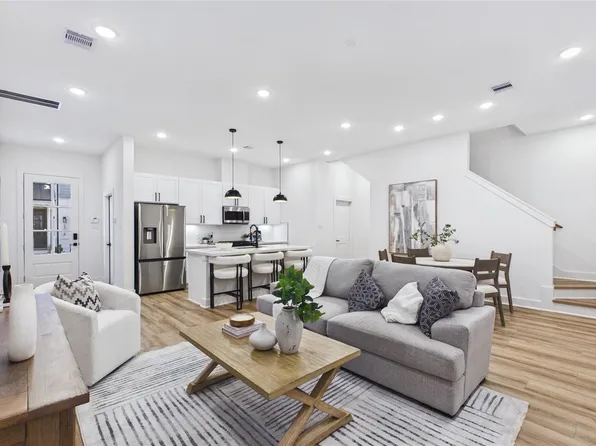 2726 Reynolds St, Houston, TX 77009
