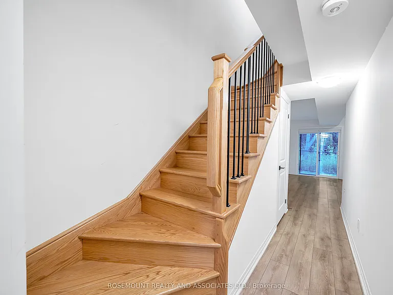 9 Esquire Way — Photo 5