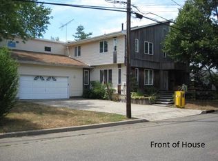 2576 Riverside Ave, Seaford, NY 11783