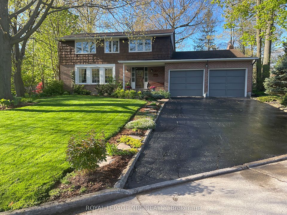 1st image of 10 Briarfield Cres
