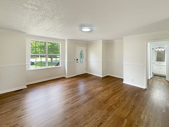 4th image of 606 Mason Ct