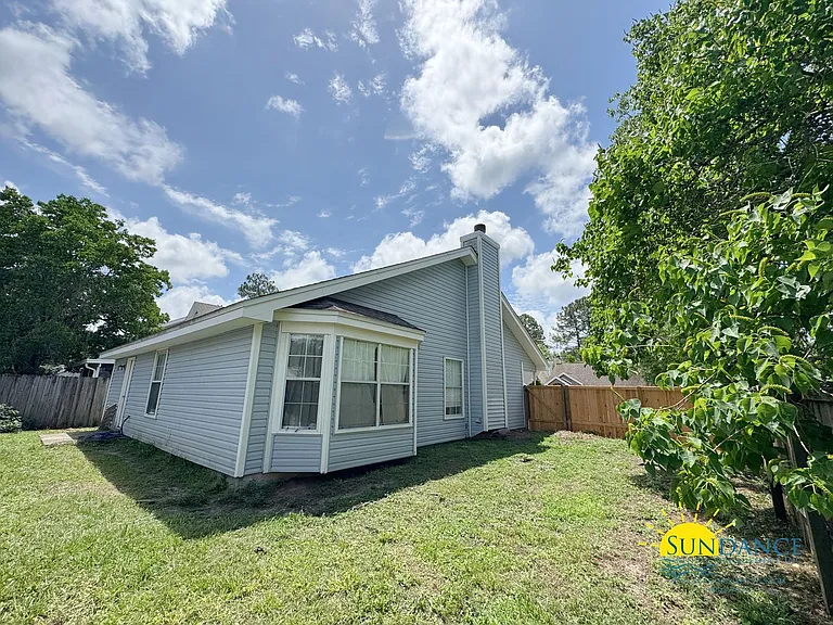 1701 Colonial Ct — Photo 4