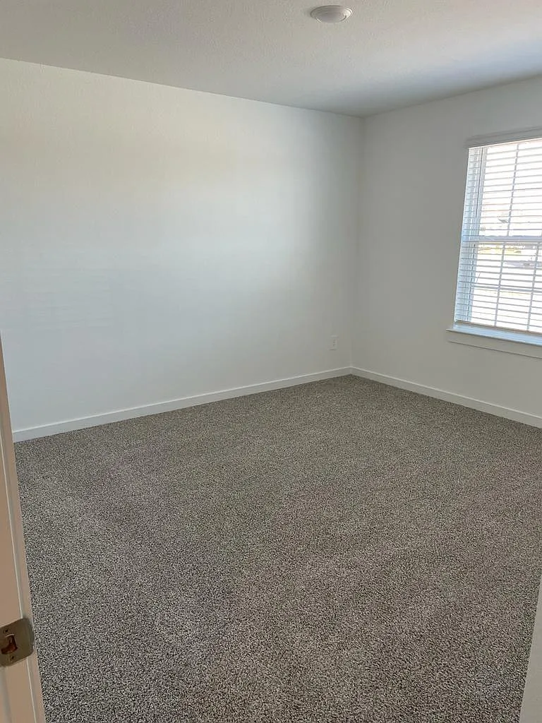 4 bed, 3.0 bath, 2210 sqft, $2,800 — Photo 3