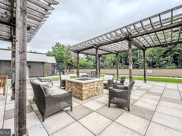 1 bed, 1.5 bath, 1086 sqft, $2,200 — Photo 3