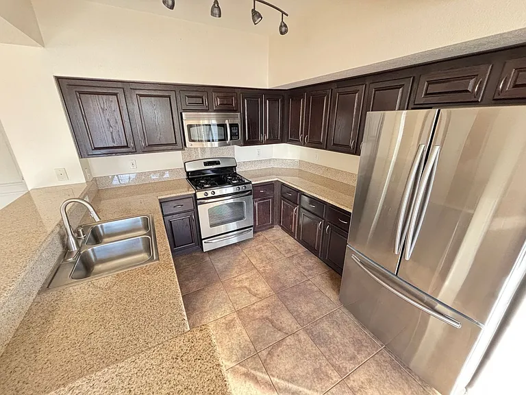 1505 Blackcombe St #101 — Photo 2