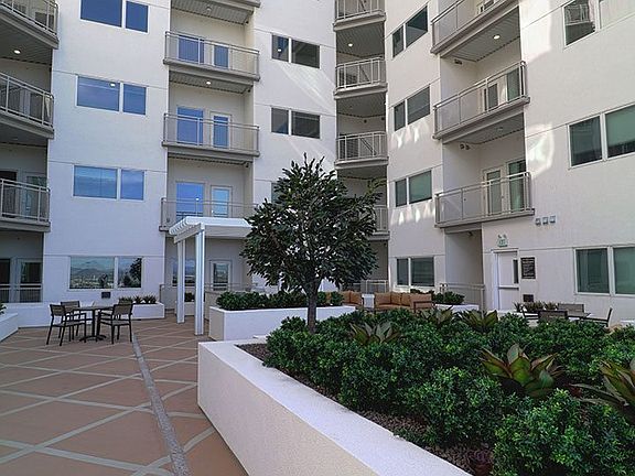 2nd image of 955 Avenue Of The Oaks #4354645