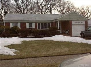 899 Catalpa Dr, Franklin Square, NY 11010