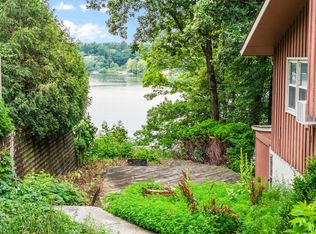 W299S10735 Pickering DRIVE, Mukwonago, WI 53149