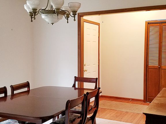 Formal dining leads to kitc