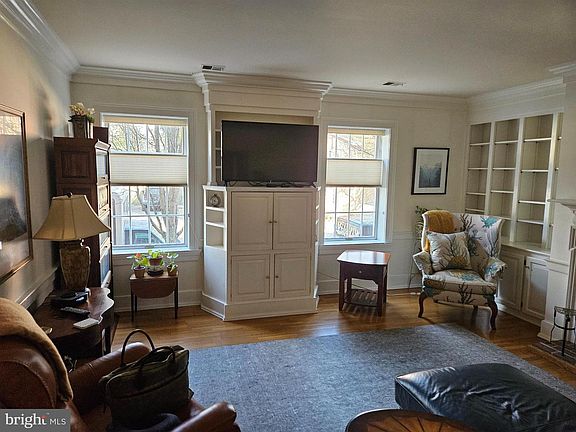 4th image of 117 E Dover St Unit 105