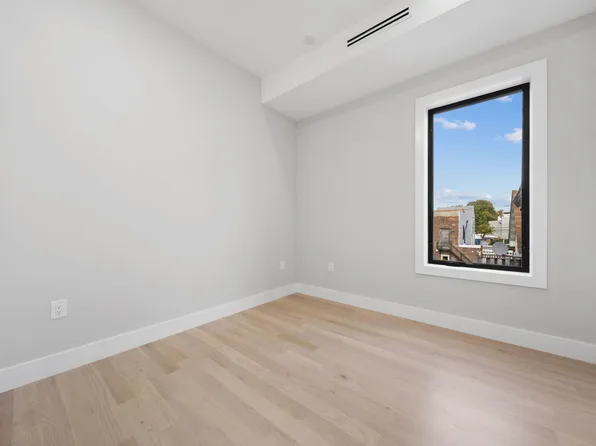 373 New York Avenue image 21 of 28