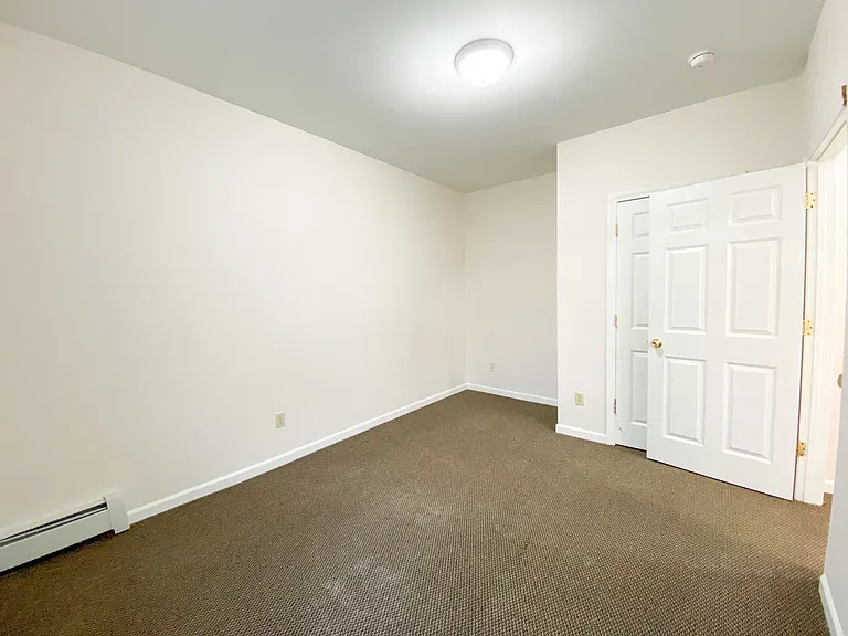 162-164 Ward St #302 — Photo 9