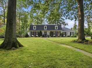 125 Amberwood Dr, Grand Island, NY 14072
