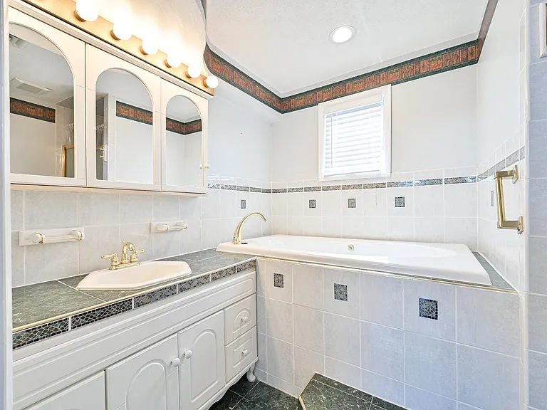 100 N Argyle Ave — Photo 28
