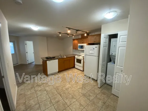 598 Sutherland Ave #203, Kelowna, BC V1Y 5X1