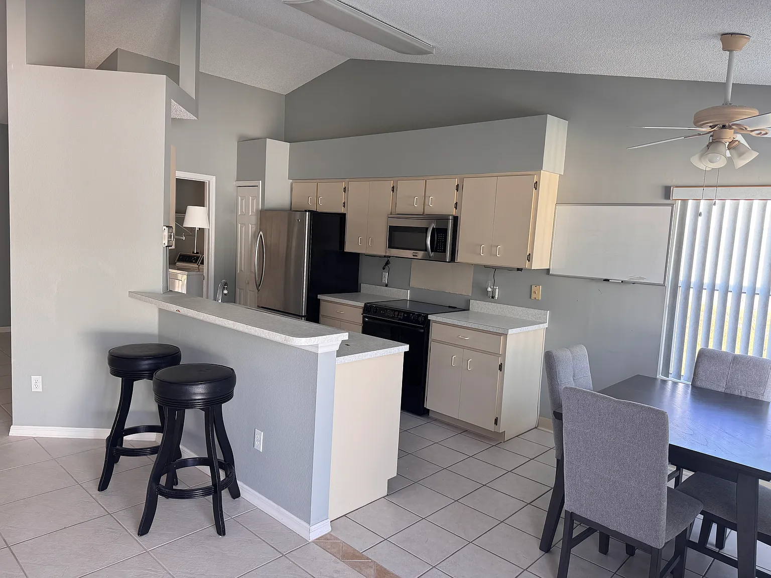 3 bed, 1596 sqft, $2,400 — Photo 4