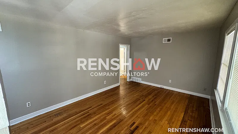 3 bed, 1.5 bath, 1228 sqft, $1,295 — Photo 2