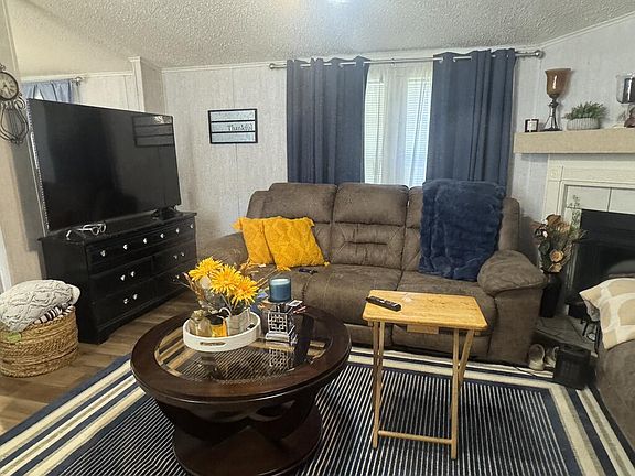 5th image of 104 Moss Ln