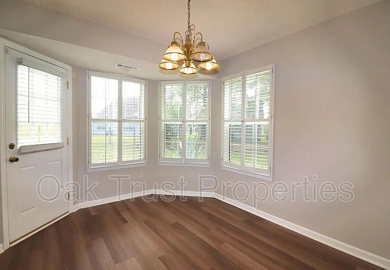 294 Hastings Dr — Photo 5
