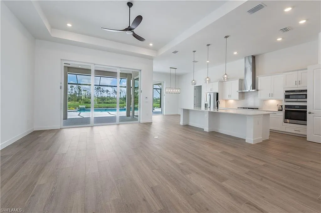 4 bed, 3.0 bath, 2966 sqft, $8,500 — Photo 2