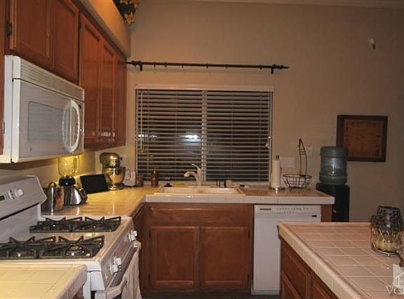 5th image of 1538 Daffodil Ave