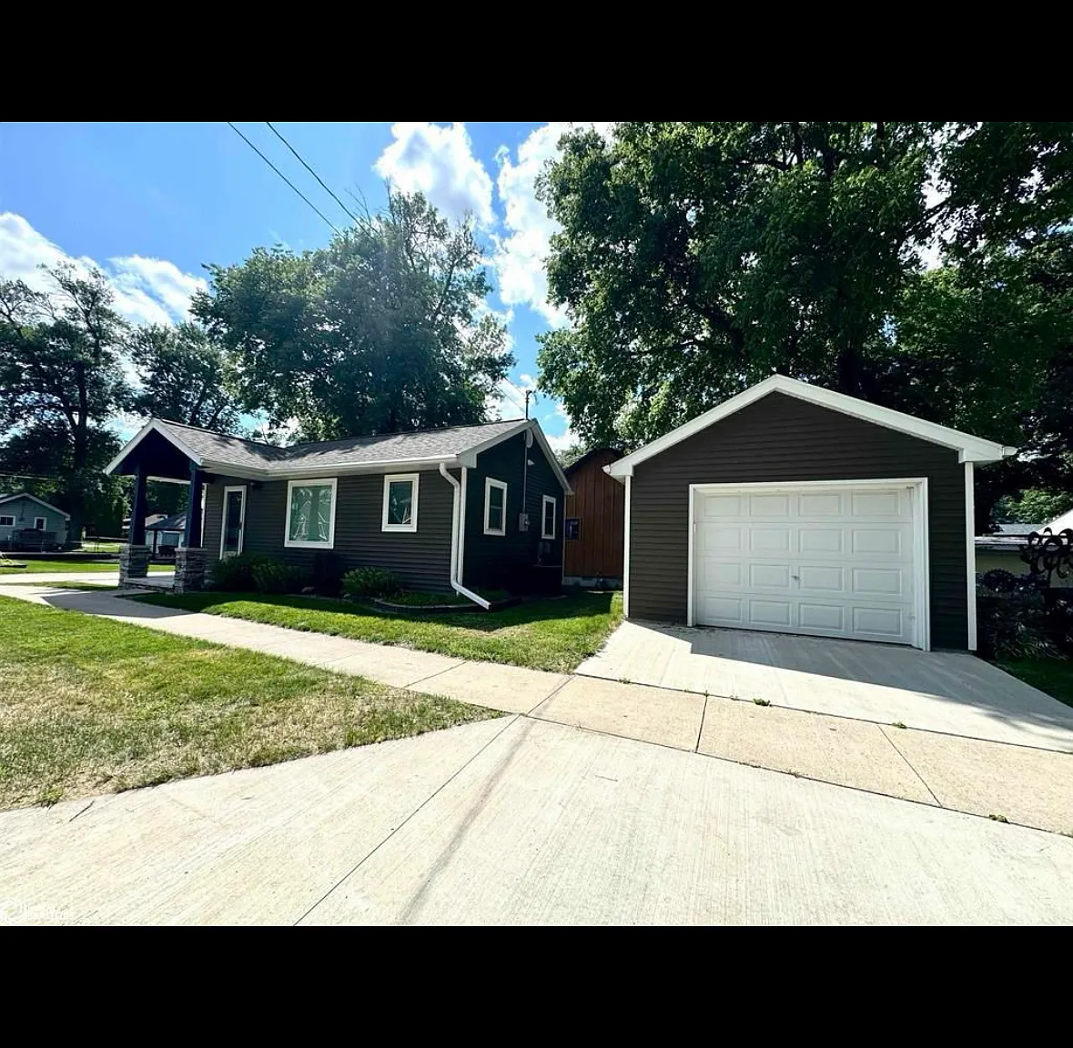 1407 S Shore Dr — Photo 2